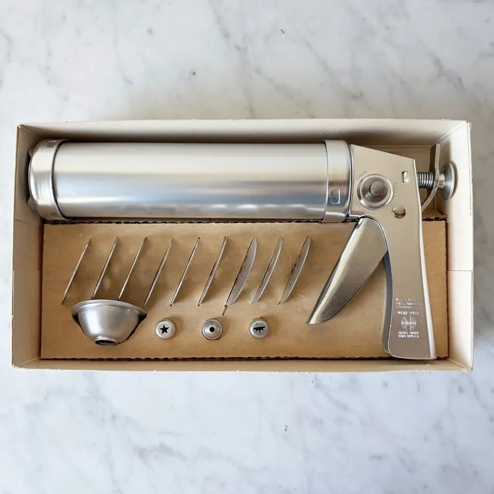 Vintage Wear-Ever Cookie Gun Pastry Decorator Trigger-Quick 3365 Spritz Complete
